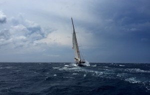 Zeilboot bij column Frans Hoogendijk